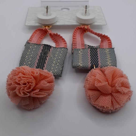 Beautiful Dangle Earrings - Picture 3 of 3